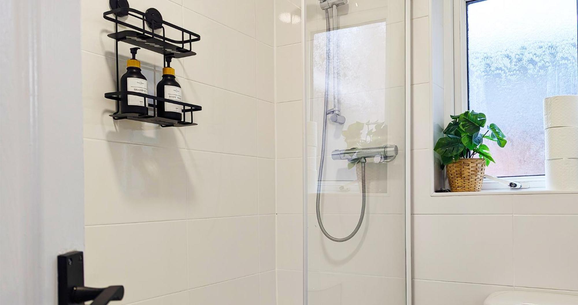 4 Bedroom House, Prime Location, Free Parking Apartamento *